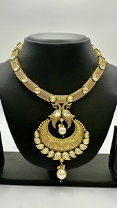 Matte Gold Kundan Necklace Set