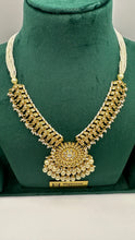 Load image into Gallery viewer, Paachi Kundan Necklace
