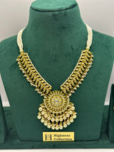 Load image into Gallery viewer, Paachi Kundan Necklace
