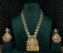 Load image into Gallery viewer, Paachi Kundan Pendant Style
