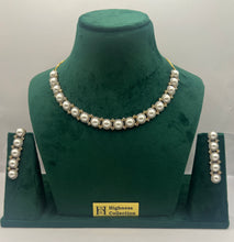 Load image into Gallery viewer, Delicate Two Tone Pearl Necklace
