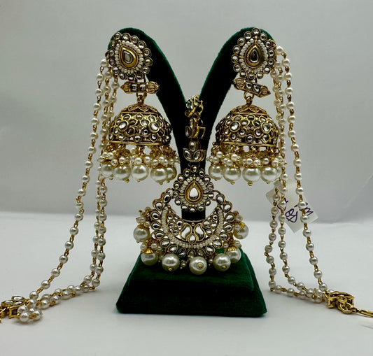 Gold Jhumka with Saharas