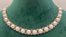 Load image into Gallery viewer, Delicate Two Tone Pearl Necklace
