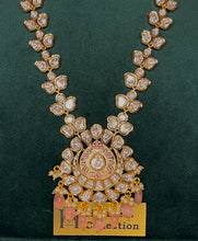 Load image into Gallery viewer, Paachi Kundan Pendant Style
