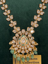 Load image into Gallery viewer, Paachi Kundan Pendant Style
