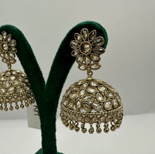 Load image into Gallery viewer, Flower Jhumkas
