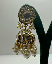 Load image into Gallery viewer, Gold Jhumka
