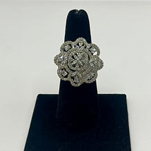 Load image into Gallery viewer, Silver Flower Ring
