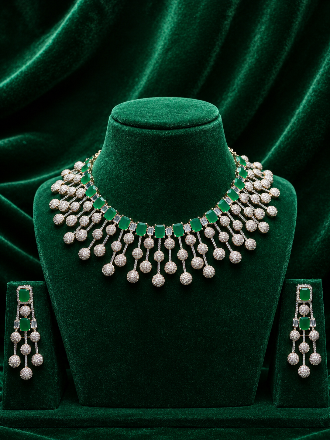 Emerald Dewdrop Necklace