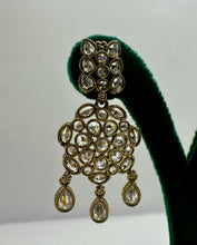 Load image into Gallery viewer, Delicate Kundan Earring
