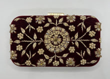 Load image into Gallery viewer, Floral Stitched Purse with Prism Clasp
