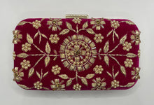 Load image into Gallery viewer, Floral Stitched Purse with Prism Clasp
