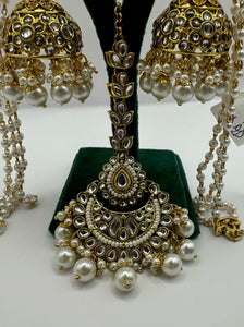 Gold Jhumka with Saharas